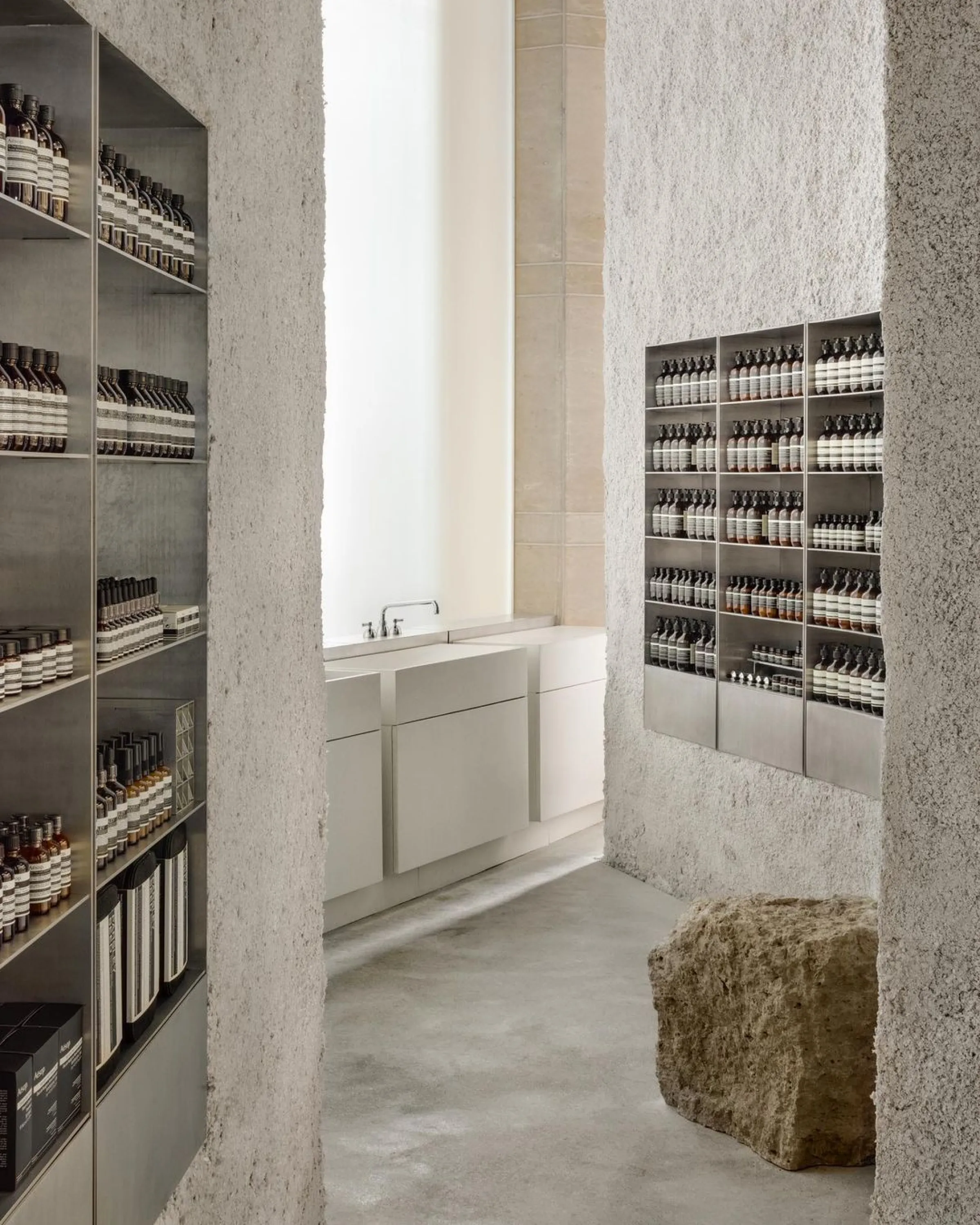 View of the washbasin area, hidden behind curved walls.