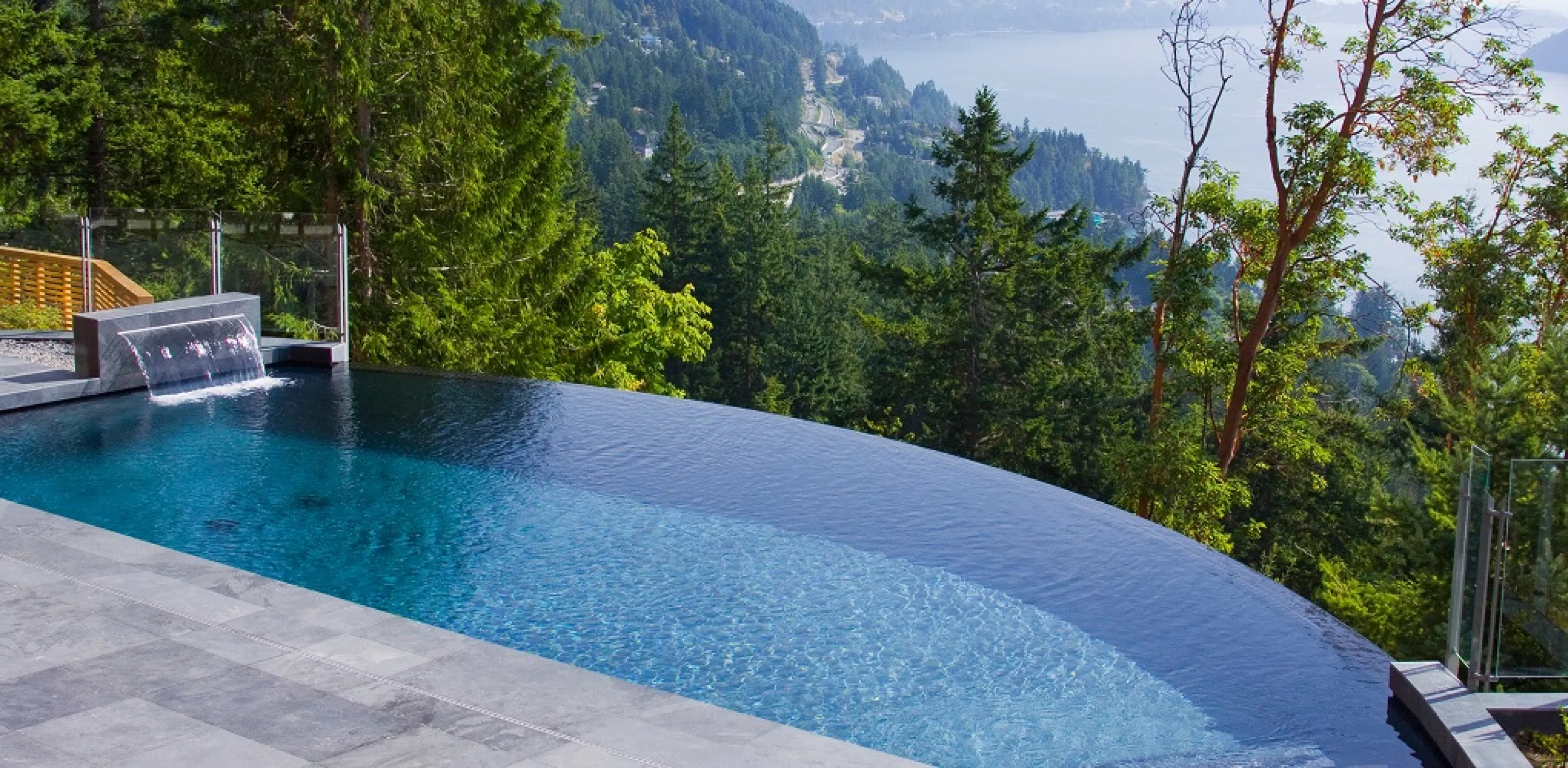 Infinity pool, great option to create a sense of risk in a biophilic design.