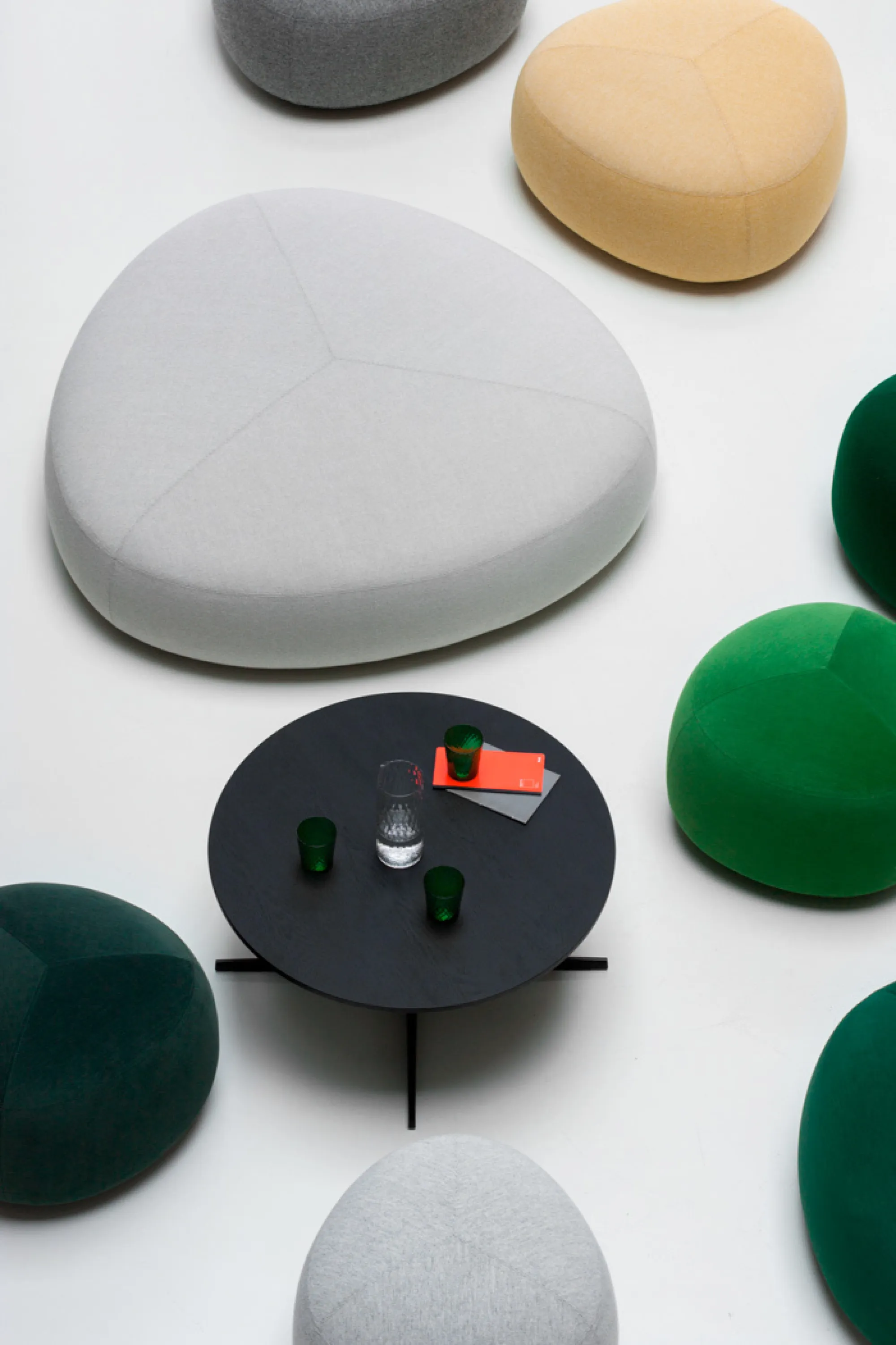 Easy-to-move ottomans & low tables in a meeting room.